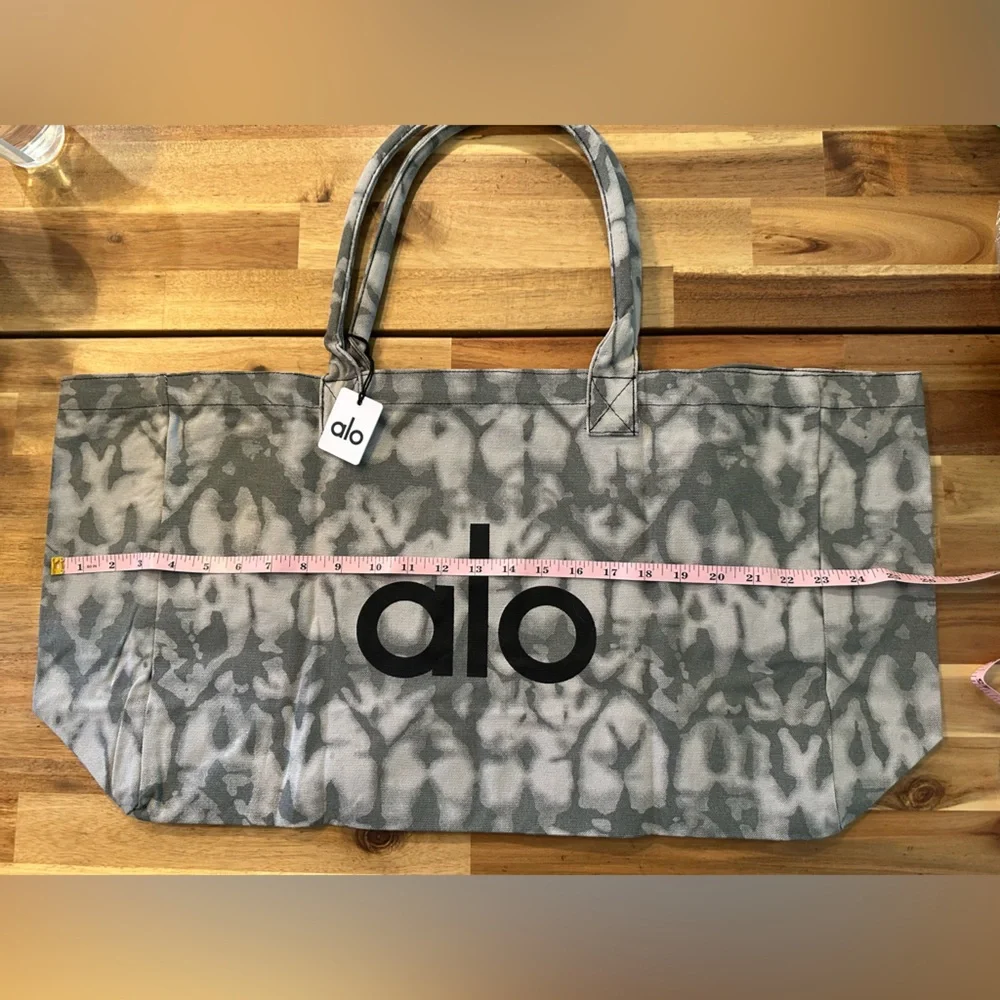 ALO | Yoga Large Tote Bag| NWT - Picture 4 of 7